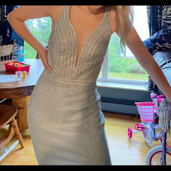 Prom dress - like new!! - Picture 5 of 8